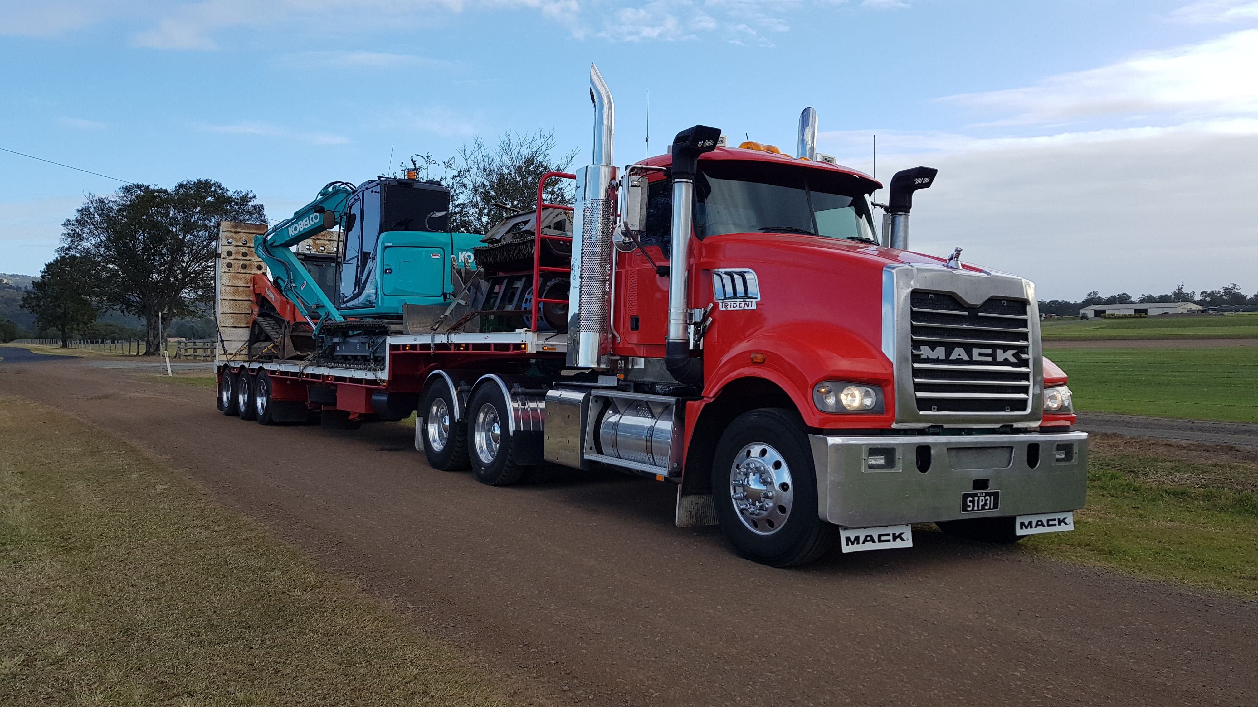 Excavator bobcat hire for bulk earthworks & dam construction & desilting.